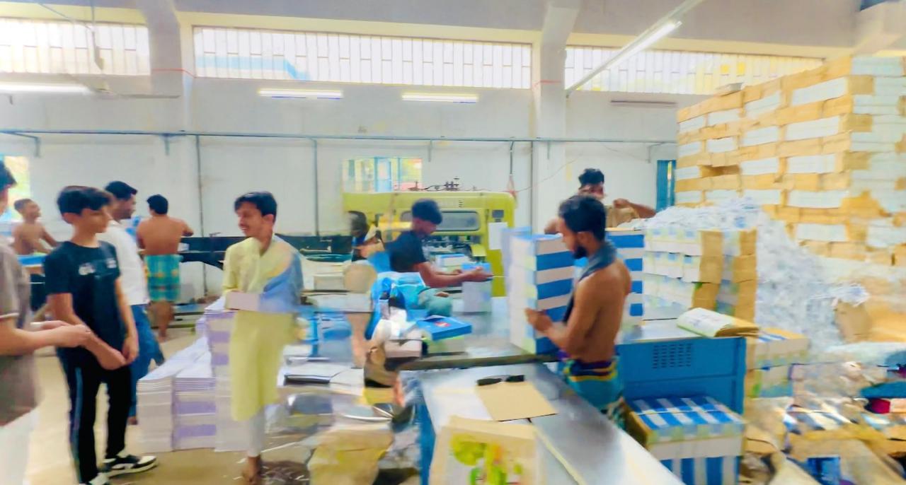 Three Knife Trimmers Binding Mashine